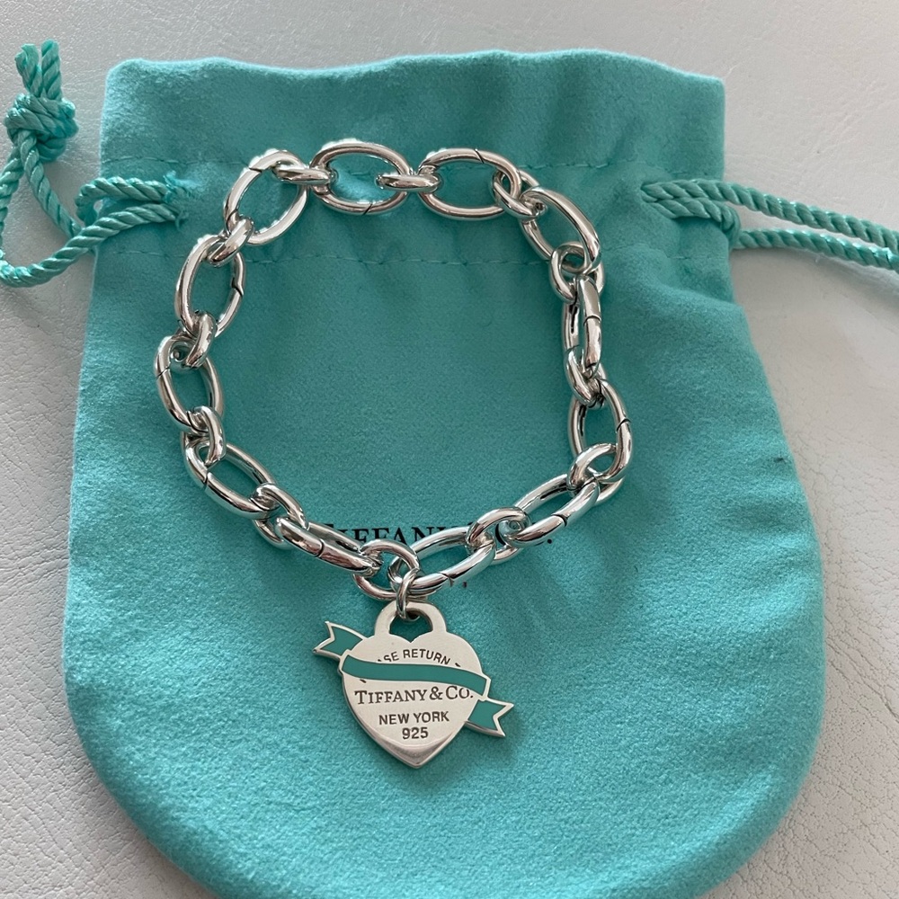 Tiffany & Co ribbon charm clasping‎ link bracelet